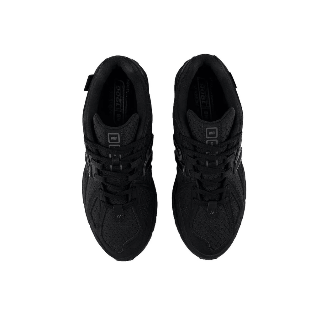 1906R Cordura 'Black Magnet'