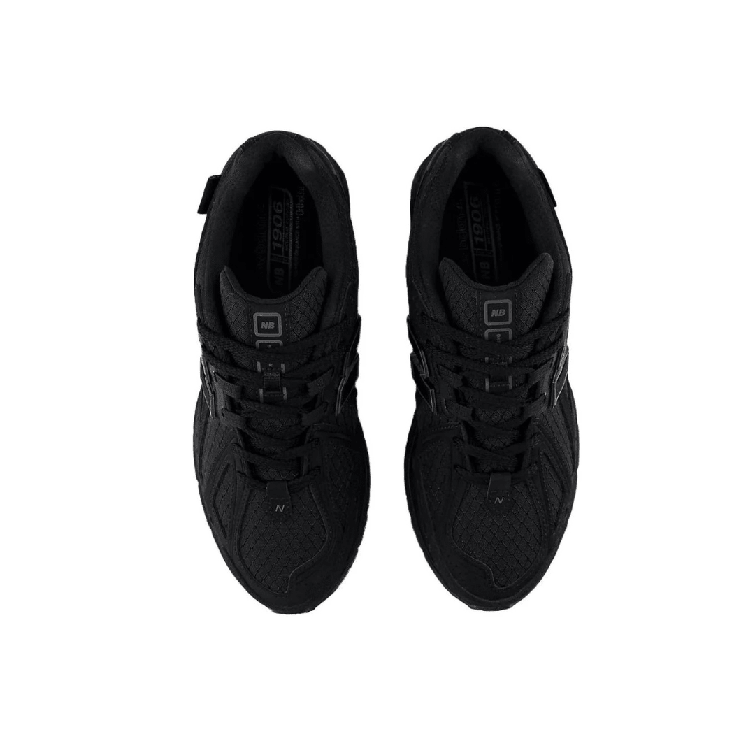 1906R Cordura 'Black Magnet'