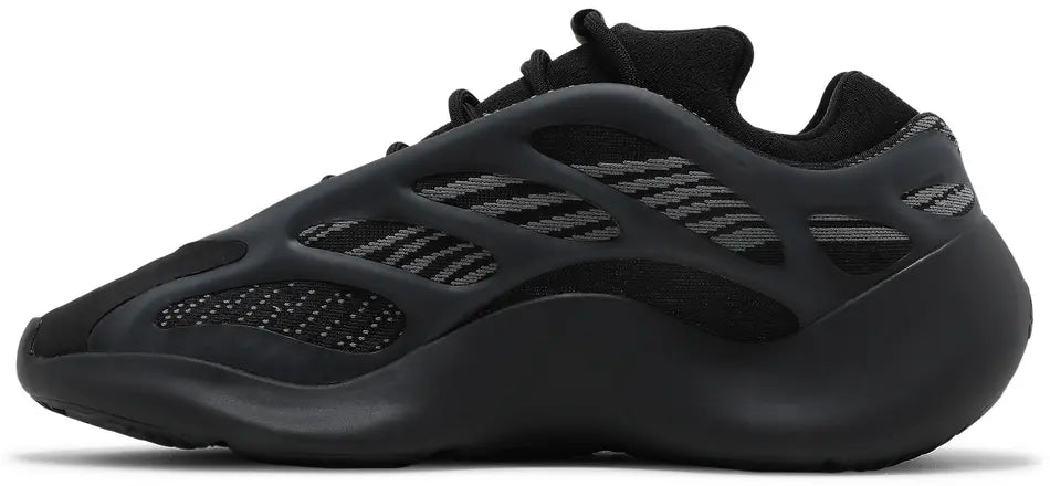 700 V3 Black