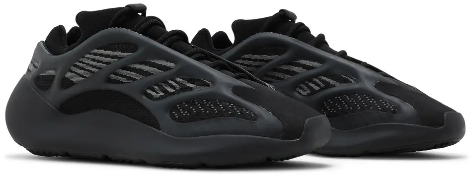 700 V3 Black