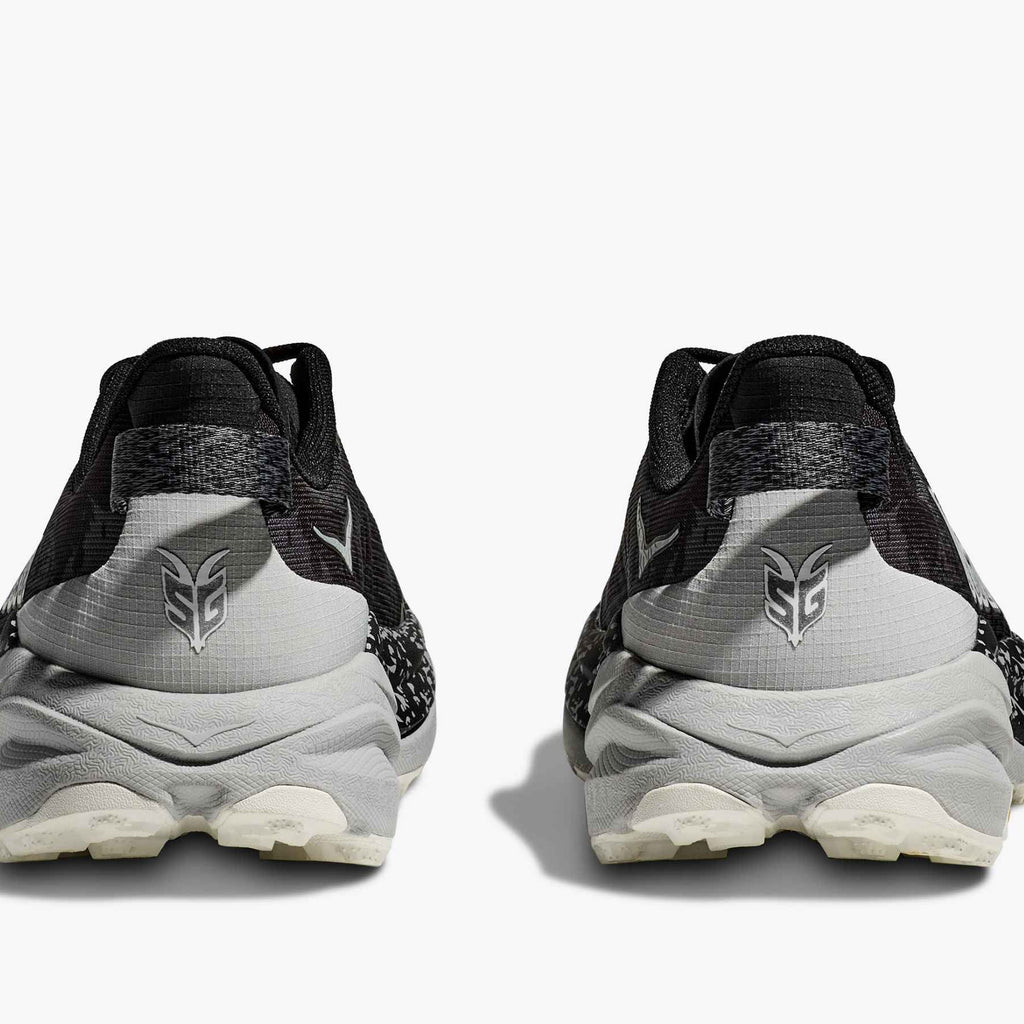 Speedgoat 6 Black / Stardust